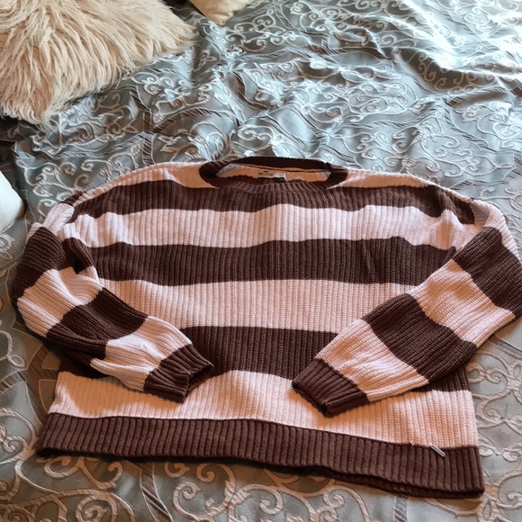 Hollister sweater size small - Picture 5 of 10
